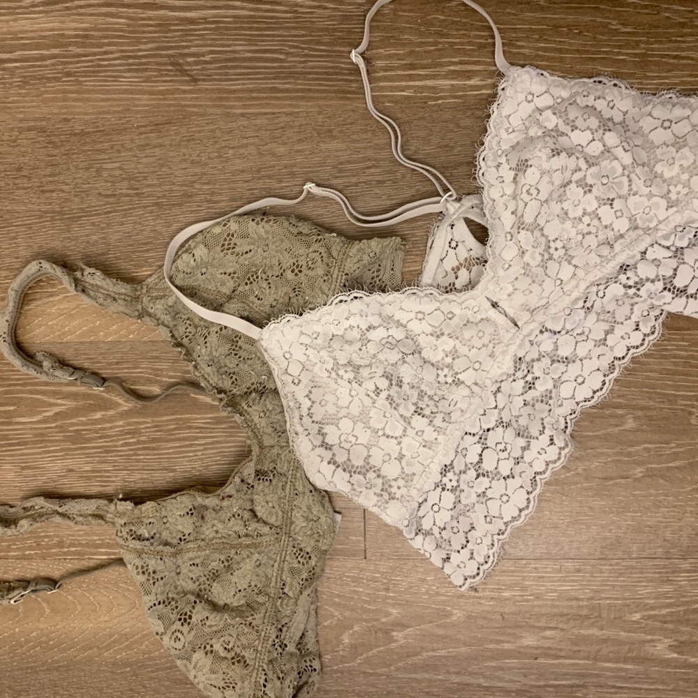 White aerie bralette & olive green altar’d state